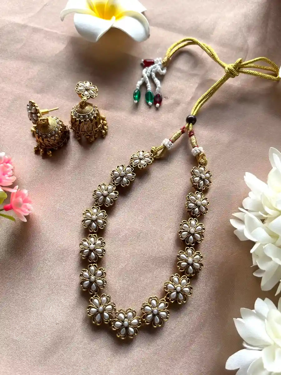 White_Floral_Stone_Necklace_Set Main View